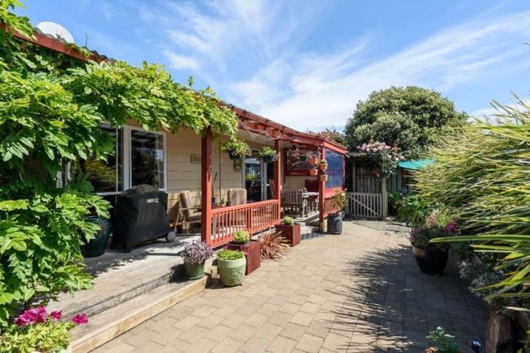 Photo of property in 7 Hodgkins Road, Waikanae Beach, Waikanae, 5036