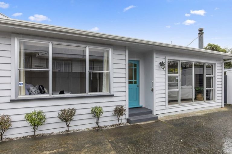 Photo of property in 6a Korau Grove, Stokes Valley, Lower Hutt, 5019