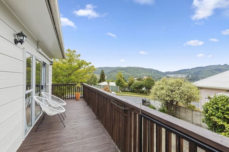 Photo of property in 28 Clapham Grove, Stokes Valley, Lower Hutt, 5019