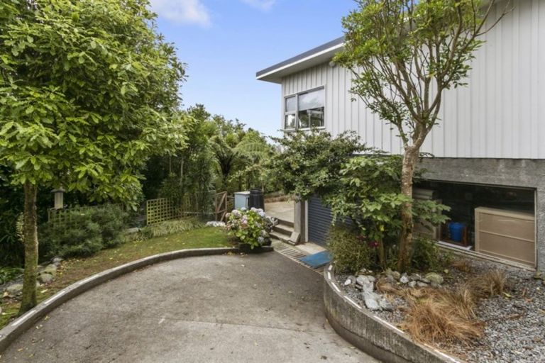 Photo of property in 54 Poto Road, Normandale, Lower Hutt, 5010