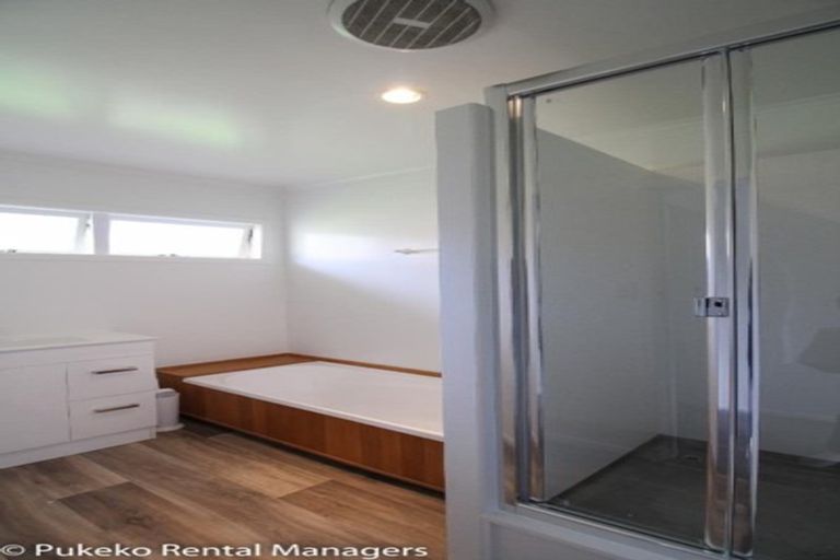 Photo of property in 19 Lynmore Drive, Hillpark, Auckland, 2102