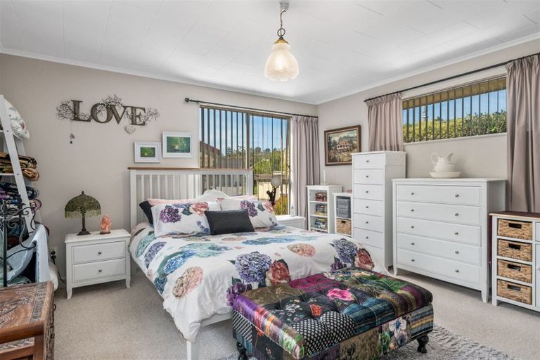 Photo of property in 7a Roband Crescent, Brown Owl, Upper Hutt, 5018