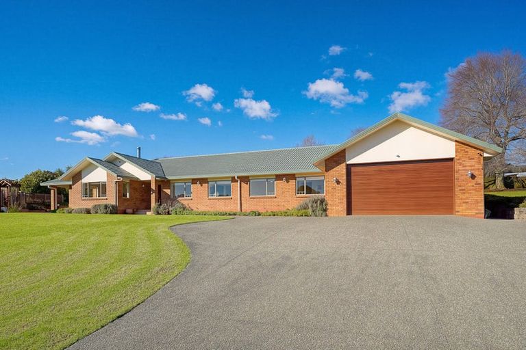 Photo of property in 2 Burgundy Park Avenue, Henderson, Auckland, 0612