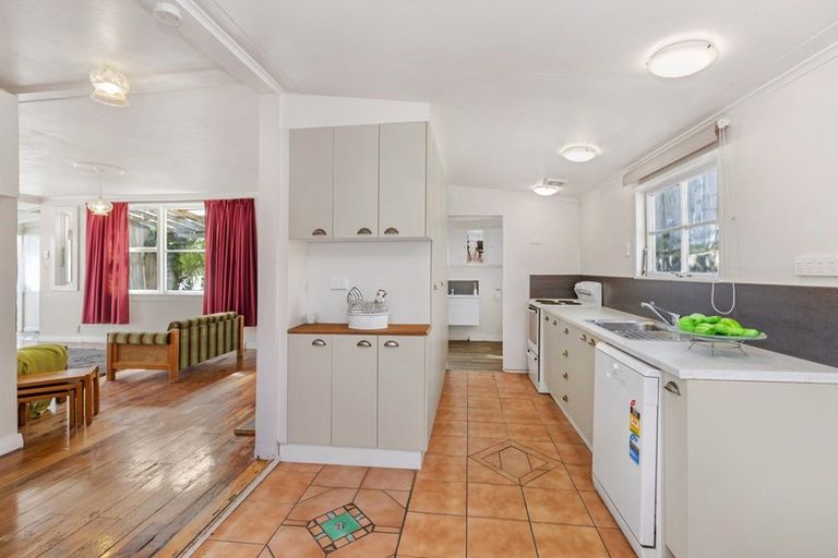 Photo of property in 77 Wallis Street, Raglan, 3225
