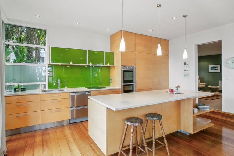 Photo of property in 11a Shearer Drive, Oakura, 4314