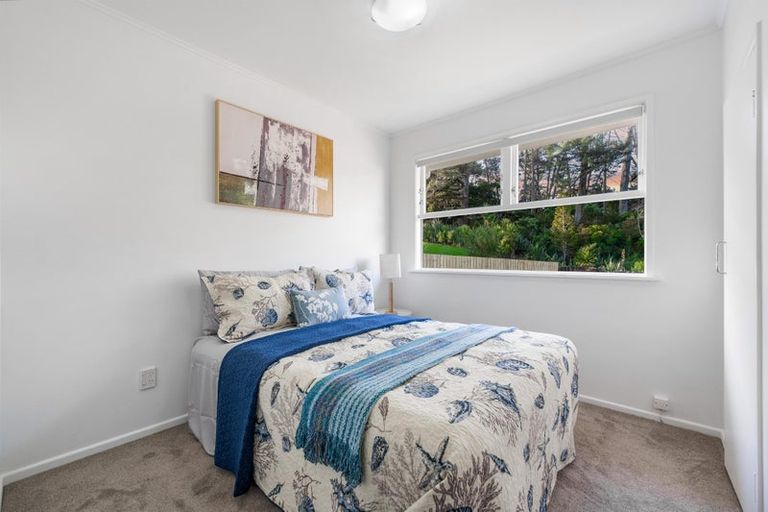 Photo of property in 19 Thornlow Street, Glendene, Auckland, 0602