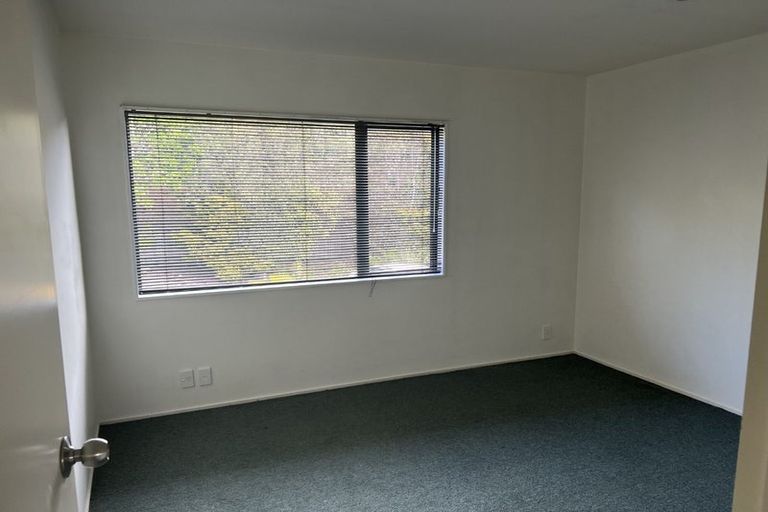 Photo of property in 11/44 Fields Parade, Oteha, Auckland, 0632