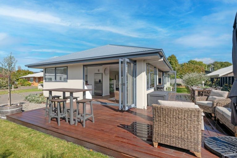 Photo of property in 14 Lakemere Way, Kinloch, Taupo, 3377