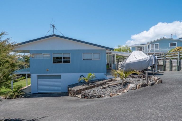 Photo of property in 22 Seaview Road, Cable Bay, 0420