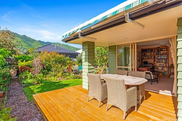 Photo of property in 82 Waipunahau Road, Waikanae, 5036