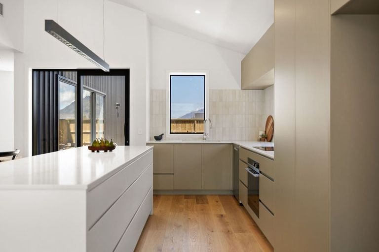 Photo of property in 44 Forage Road, Jacks Point, 9371