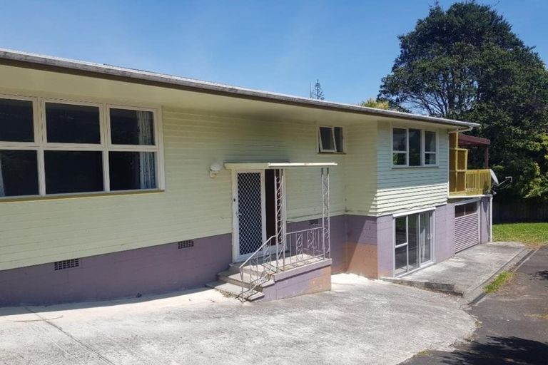 Photo of property in 35 Easton Park Parade, Glenfield, Auckland, 0629