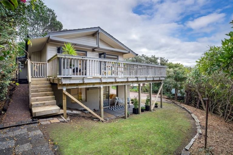 Photo of property in 42 Deuxberry Avenue, Northcote, Auckland, 0627