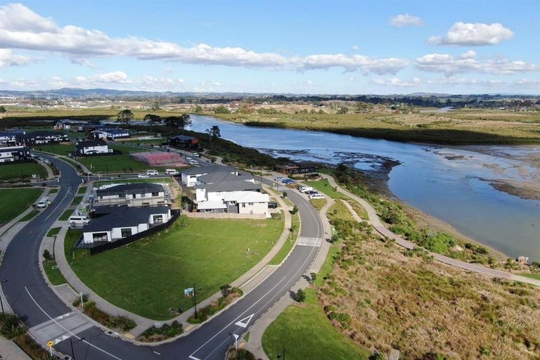 Photo of property in 12 Emerald Avenue, Rosehill, Papakura, 2113