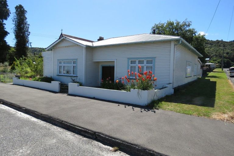 Photo of property in 35 Walsh Street, Reefton, 7830