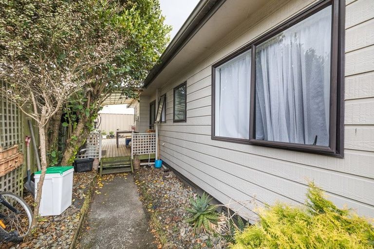 Photo of property in 21 Dahlstrom Grove, Kelvin Grove, Palmerston North, 4414