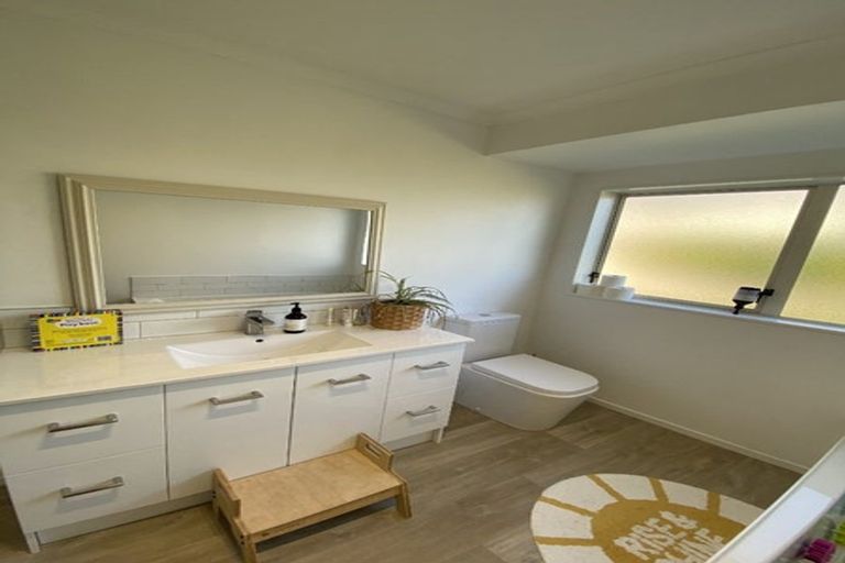 Photo of property in 51 Ararino Street, Trentham, Upper Hutt, 5018