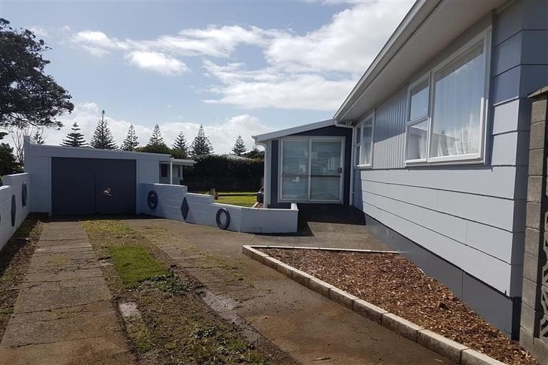 Photo of property in 12 Pamu Place, Waitara, 4320