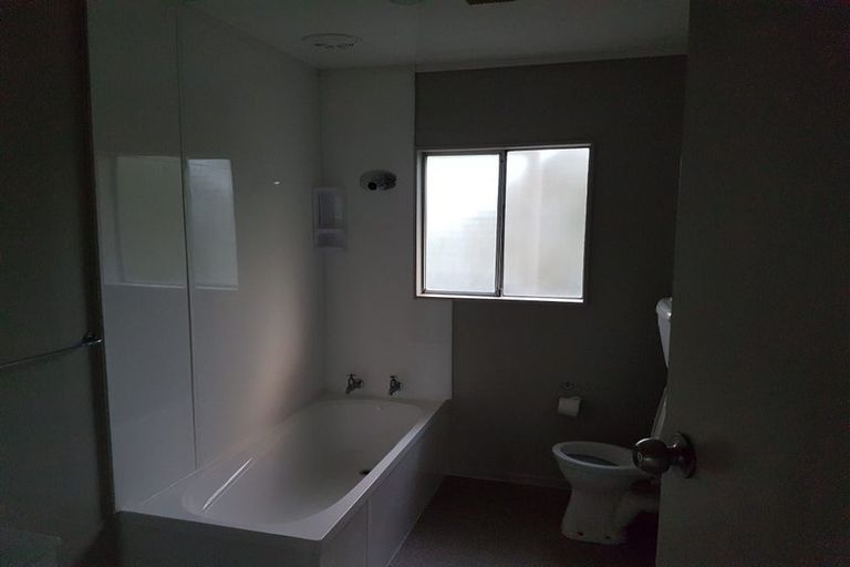 Photo of property in 32 Thurleigh Grove, Karori, Wellington, 6012