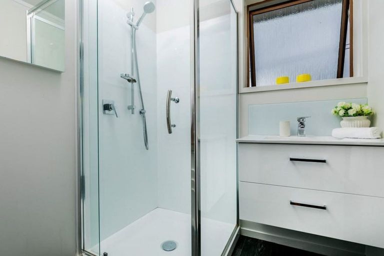 Photo of property in 1/744 Te Atatu Road, Te Atatu Peninsula, Auckland, 0610