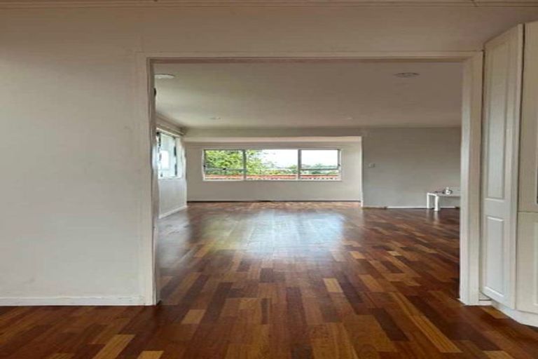 Photo of property in 10 Aralia Road, Sunnynook, Auckland, 0620