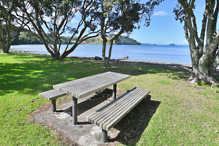 Photo of property in 10 Clinton Road, Tawharanui Peninsula, Matakana, 0986