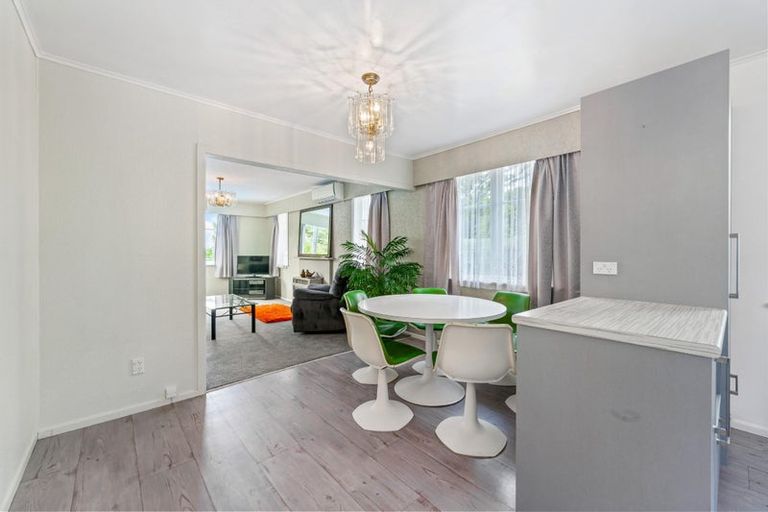 Photo of property in 25 Lowtherhurst Road, Massey, Auckland, 0614