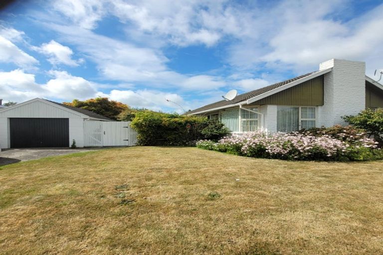 Photo of property in 16 Freebairn Street, Redwood, Christchurch, 8051