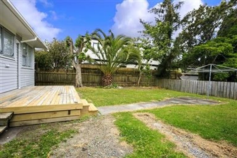 Photo of property in 135 Sunnynook Road, Forrest Hill, Auckland, 0620