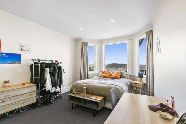 Photo of property in 112 Kelburn Parade, Kelburn, Wellington, 6012