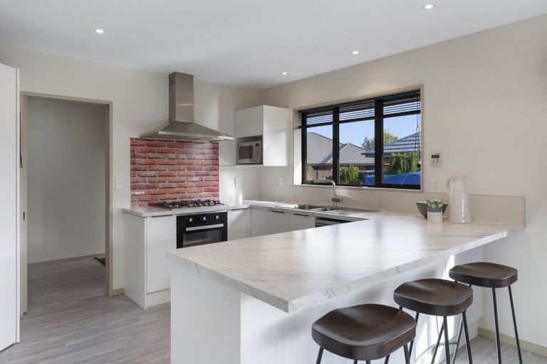 Photo of property in 5 Hideaway Gate, Parklands, Christchurch, 8083