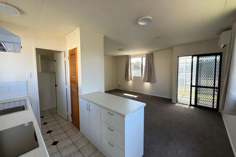 Photo of property in 2/23 Station Road, Takanini, 2112
