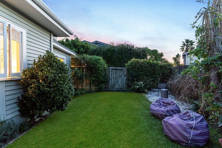 Photo of property in 220 Waitaha Road, Welcome Bay, Tauranga, 3112