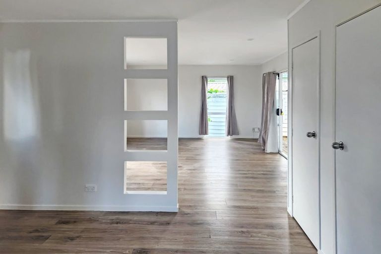 Photo of property in 1/5 Myna Place, Weymouth, Auckland, 2103