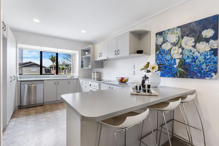 Photo of property in 3/15 Kurnell Drive, Botany Downs, Auckland, 2010