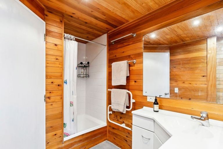 Photo of property in 3 Countess Close, Maupuia, Wellington, 6022