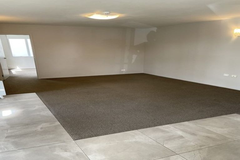 Photo of property in 1 Deanna Drive, West Harbour, Auckland, 0618