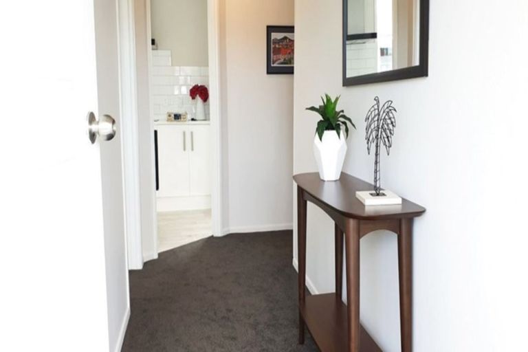 Photo of property in 8 Blake Road, Mangere East, Auckland, 2024