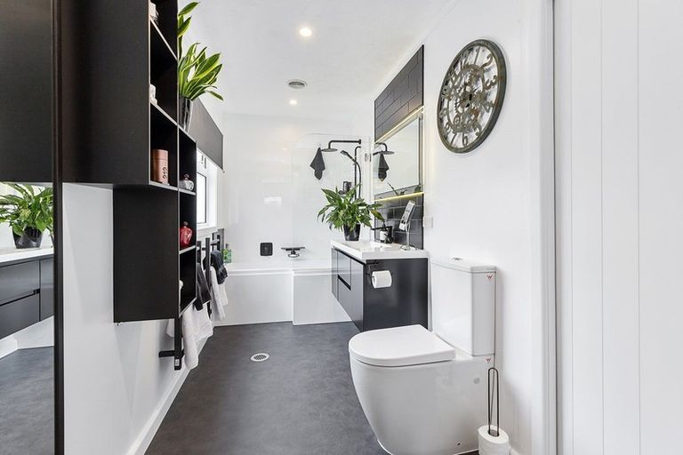 Photo of property in 4 Kilgour Way, Crofton Downs, Wellington, 6035