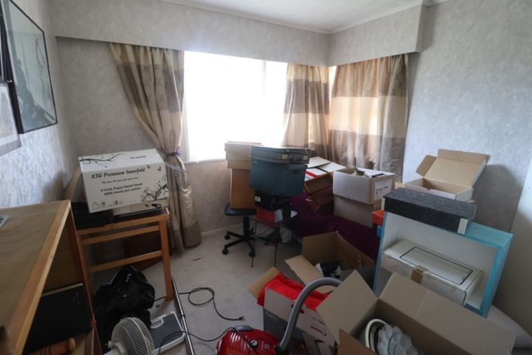 Photo of property in 1 Ngatoa Place, Glenfield, Auckland, 0629