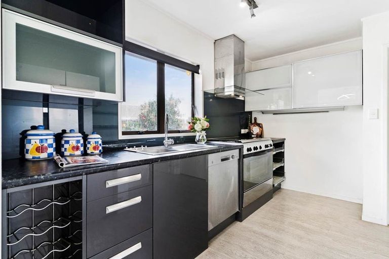 Photo of property in 1/5 Cornelian Crescent, Half Moon Bay, Auckland, 2012