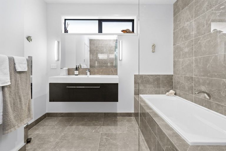 Photo of property in 2 Clifford Close, Leamington, Cambridge, 3432