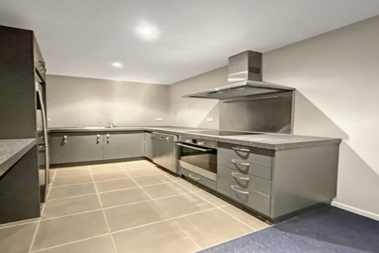 Photo of property in 2/35 Home Street, Mount Victoria, Wellington, 6011