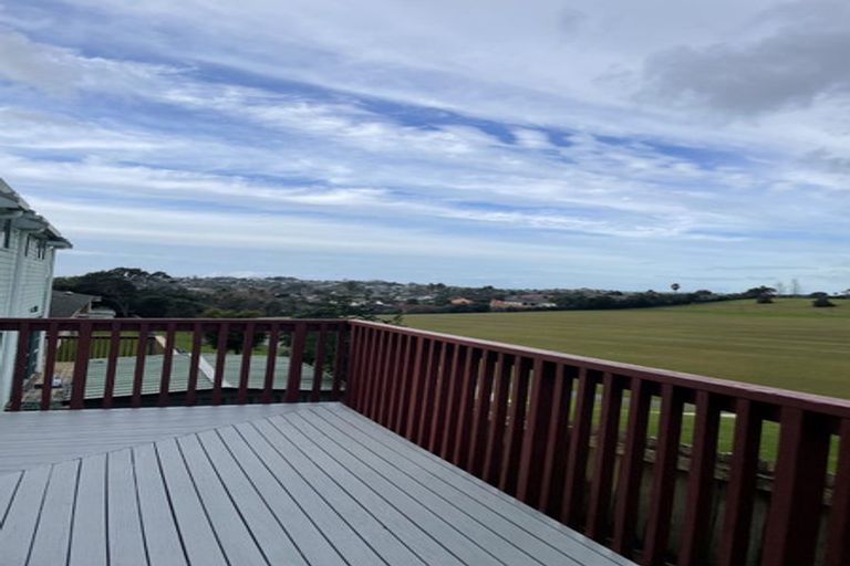 Photo of property in 3/485 Don Buck Road, Massey, Auckland, 0614