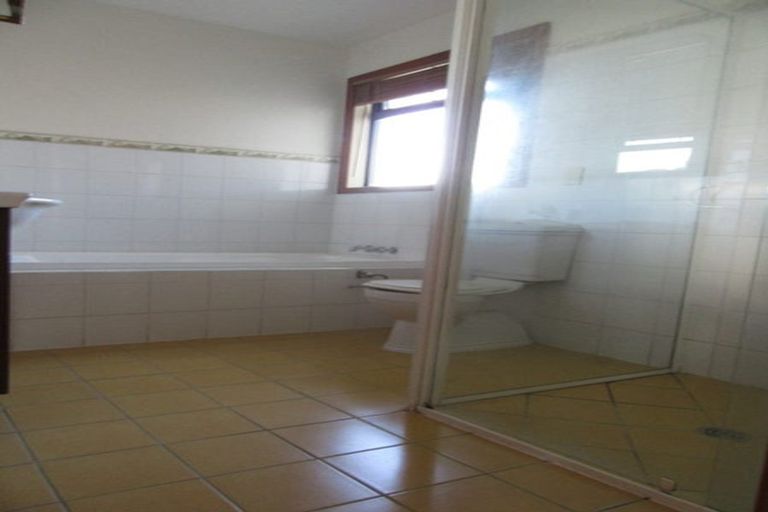 Photo of property in 302 Riccarton Road, Upper Riccarton, Christchurch, 8041