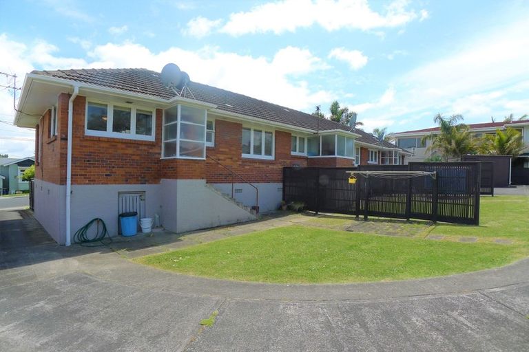 Photo of property in 3/6 Corrella Road, Belmont, Auckland, 0622