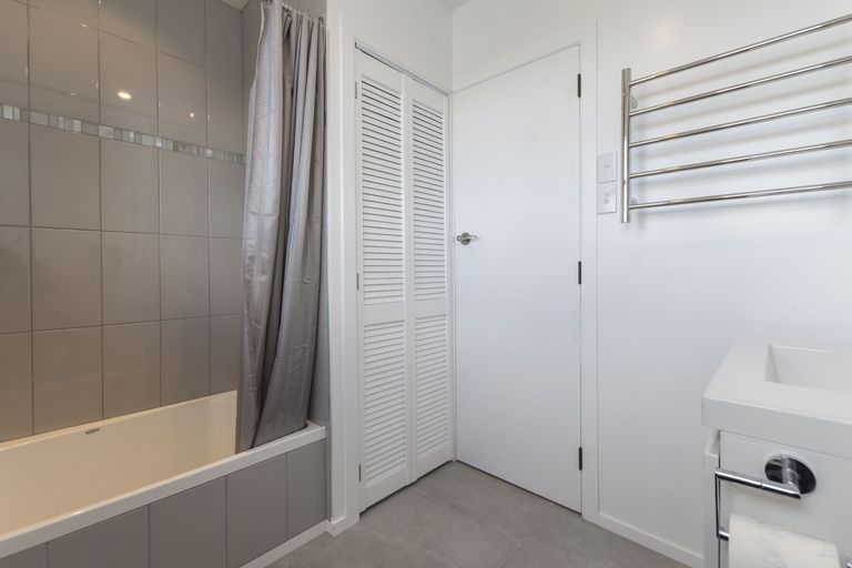 Photo of property in 65 Henderson Crescent, Parkvale, Tauranga, 3112