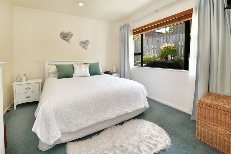 Photo of property in 2/8 Knott Road, Stanmore Bay, Whangaparaoa, 0932