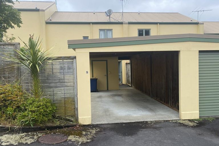 Photo of property in 5 Mt Lebanon Lane, Henderson, Auckland, 0612