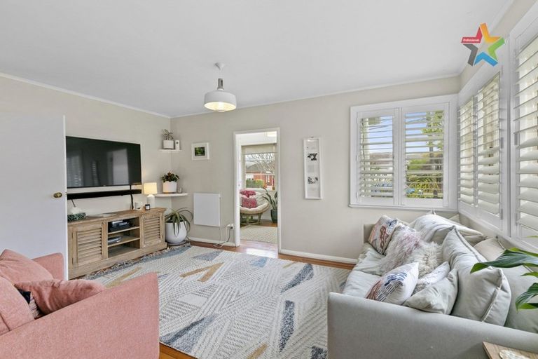 Photo of property in 114 Waddington Drive, Naenae, Lower Hutt, 5011